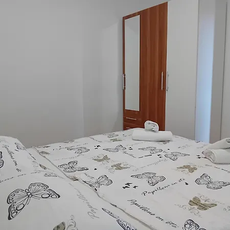 Ana I Predrag Apartment Lopar