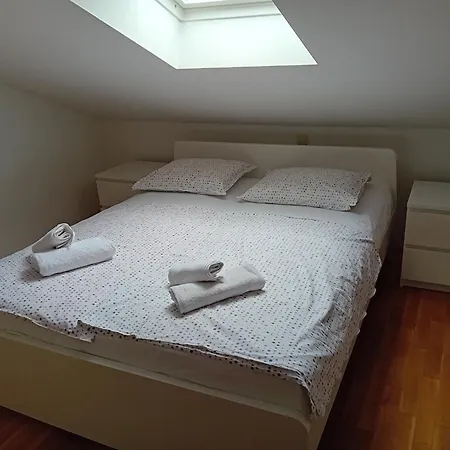 Ana I Predrag Apartment Lopar