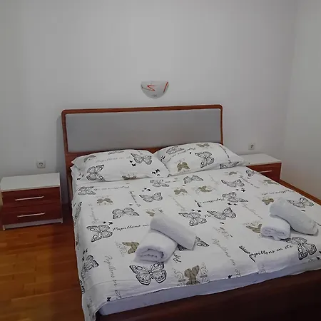Apartment Ana I Predrag Lopar